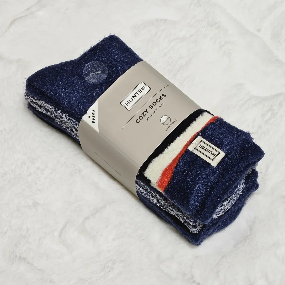 BUNDLE Hunter Hat Beanie Red Texture Cuffed & Hunter Socks Blue Multi 4 Pairs